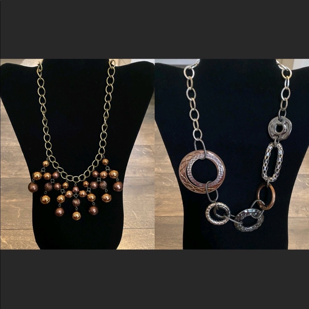 Lot of 2 Necklaces‎
